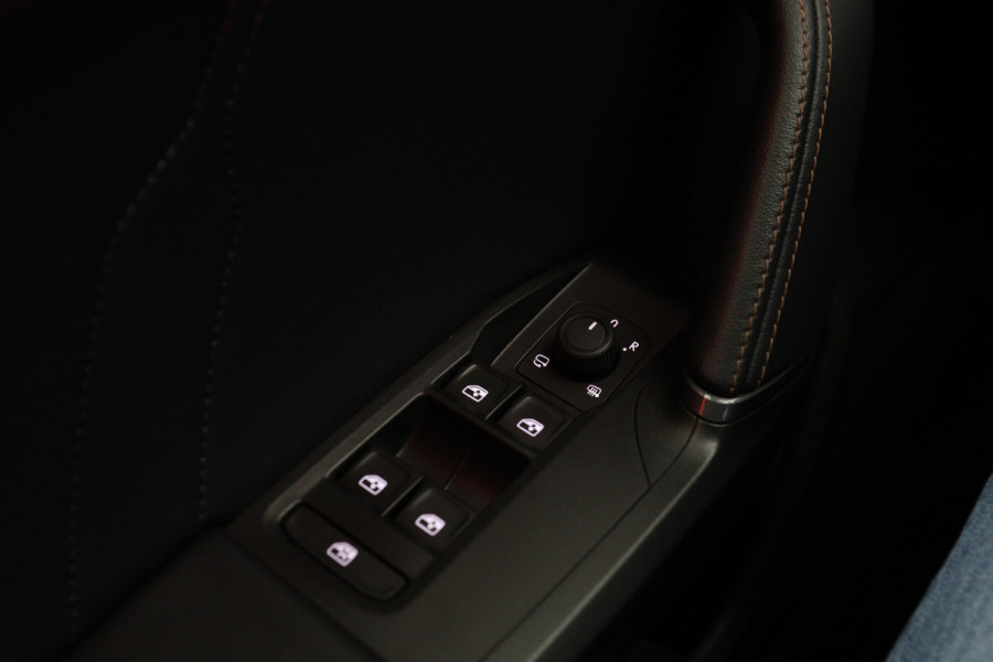 CUPRA Formentor 1.4 e-Hybrid VZ 245 PK Copper Edition PHEV, Panoramadak, Leder, Memory, Trekhaak, Winterpakket, Carplay, Camera