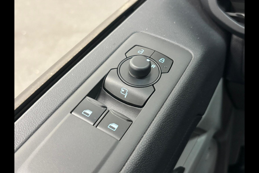Ford Transit Custom 300 2.0 TDCI L2H1 EC Sport Nieuw Model Automaat Airco Cruise Navi Parkeersensoren Camera Carplay Trekhaak