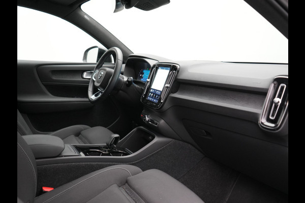 Volvo XC40 Ultimate Recharge Pure 69 kWh 231pk Dealer O.H. | Trekhaak Af Fabriek | Panodak | Adaptive Cruise | 360 Camera | Harman / Kardon | Sportstoelen Memory & Verwarmd | Warmtepomp | Keyless | Blis | Stuur Verwarmd | Google Assistent | DAB |