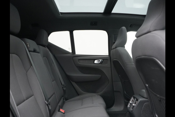 Volvo XC40 Ultimate Recharge Pure 69 kWh 231pk Dealer O.H. | Trekhaak Af Fabriek | Panodak | Adaptive Cruise | 360 Camera | Harman / Kardon | Sportstoelen Memory & Verwarmd | Warmtepomp | Keyless | Blis | Stuur Verwarmd | Google Assistent | DAB |