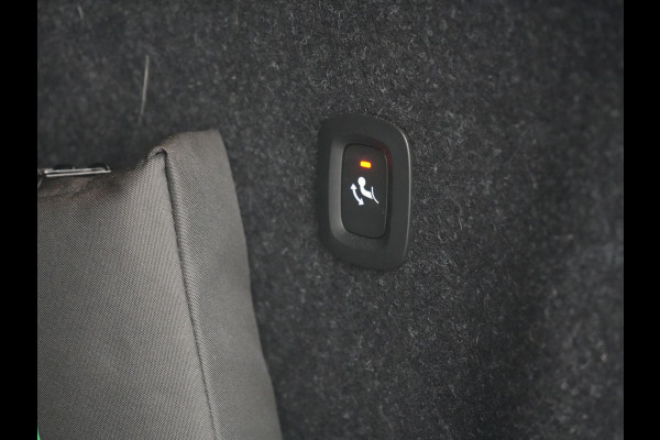 Volvo XC40 Ultimate Recharge Pure 69 kWh 231pk Dealer O.H. | Trekhaak Af Fabriek | Panodak | Adaptive Cruise | 360 Camera | Harman / Kardon | Sportstoelen Memory & Verwarmd | Warmtepomp | Keyless | Blis | Stuur Verwarmd | Google Assistent | DAB |