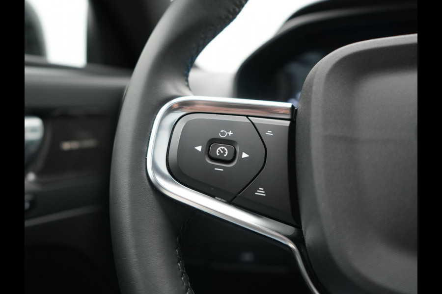 Volvo XC40 Ultimate Recharge Pure 69 kWh 231pk Dealer O.H. | Trekhaak Af Fabriek | Panodak | Adaptive Cruise | 360 Camera | Harman / Kardon | Sportstoelen Memory & Verwarmd | Warmtepomp | Keyless | Blis | Stuur Verwarmd | Google Assistent | DAB |