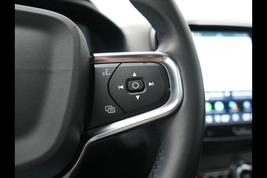 Volvo XC40 Ultimate Recharge Pure 69 kWh 231pk Dealer O.H. | Trekhaak Af Fabriek | Panodak | Adaptive Cruise | 360 Camera | Harman / Kardon | Sportstoelen Memory & Verwarmd | Warmtepomp | Keyless | Blis | Stuur Verwarmd | Google Assistent | DAB |