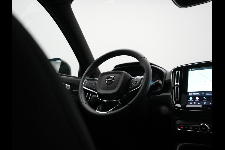Volvo XC40 Ultimate Recharge Pure 69 kWh 231pk Dealer O.H. | Trekhaak Af Fabriek | Panodak | Adaptive Cruise | 360 Camera | Harman / Kardon | Sportstoelen Memory & Verwarmd | Warmtepomp | Keyless | Blis | Stuur Verwarmd | Google Assistent | DAB |