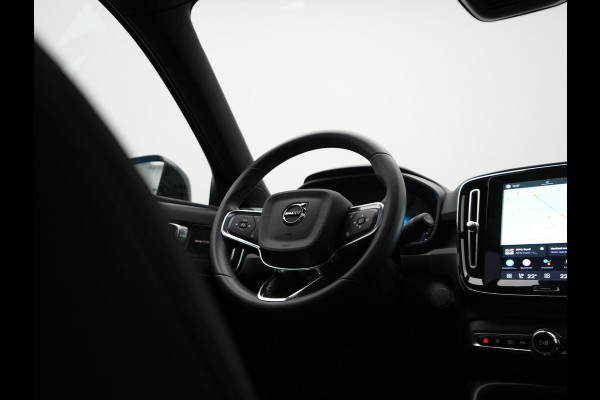 Volvo XC40 Ultimate Recharge Pure 69 kWh 231pk Dealer O.H. | Trekhaak Af Fabriek | Panodak | Adaptive Cruise | 360 Camera | Harman / Kardon | Sportstoelen Memory & Verwarmd | Warmtepomp | Keyless | Blis | Stuur Verwarmd | Google Assistent | DAB |