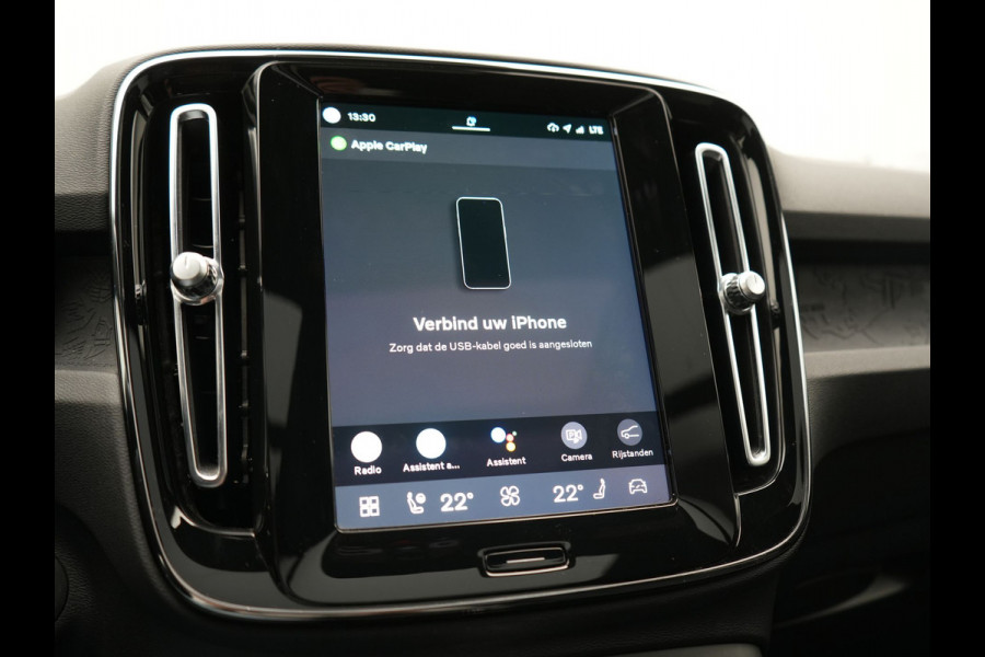 Volvo XC40 Ultimate Recharge Pure 69 kWh 231pk Dealer O.H. | Trekhaak Af Fabriek | Panodak | Adaptive Cruise | 360 Camera | Harman / Kardon | Sportstoelen Memory & Verwarmd | Warmtepomp | Keyless | Blis | Stuur Verwarmd | Google Assistent | DAB |