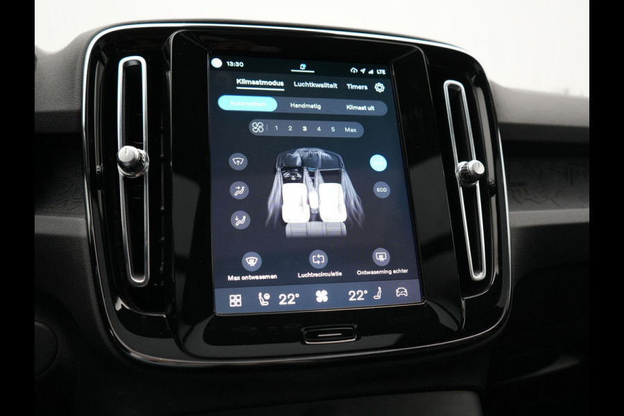 Volvo XC40 Ultimate Recharge Pure 69 kWh 231pk Dealer O.H. | Trekhaak Af Fabriek | Panodak | Adaptive Cruise | 360 Camera | Harman / Kardon | Sportstoelen Memory & Verwarmd | Warmtepomp | Keyless | Blis | Stuur Verwarmd | Google Assistent | DAB |