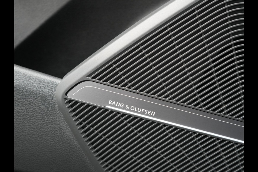Audi Q5 55 TFSI e S Line PHEV 367pk Dealer O.H. | Alcantara Sportstoelen Massage & Verwarmd | 360 Camera | Bang & Olufsen Audio | Keyless | Navigatie | Virtual | DAB | Cruise Control | Plug In Hybrid |