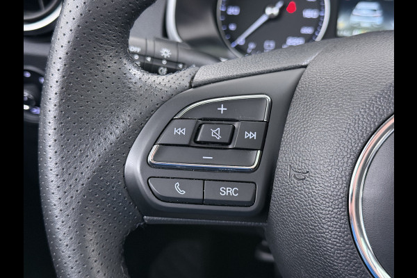 MG Mg Zs EV Luxury 45kWh SOH 92% Panorama-Schuifdak Leder+Verwrmd Trekhaak Adap.Cruise Camera Navi Apple Carplay Android Auto Elek.Stoel  Airco Privacy Glas Isofix DAB Lmv 17" Keyless 1e Eigenaar Dealeronderhouden