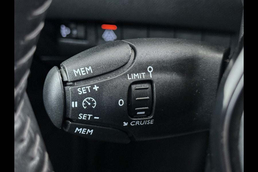 Peugeot e-2008 EV Blue Allure 50kWh SOH 95% 3D-Navi 360°Camera Apple Carplay Android Auto Ecc Cruise Control Regen-Lichtsensor Privacy Glas Lmv Led Isofix Bluetooth Lane Assist USB Origineel Nederlandse Auto