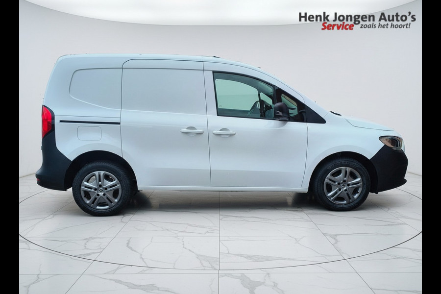 Mercedes-Benz Citan 110 L1 Pro 3 zits, apple/android BENZINE !!!! Rijklaar + 6 maanden Bovag-garantie Henk Jongen Auto's in Helmond,  al 50 jaar service zoals 't hoort!