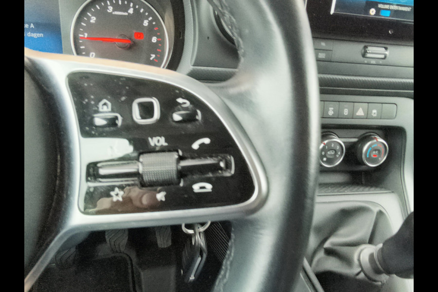 Mercedes-Benz Citan 110 L1 Pro 3 zits, apple/android BENZINE !!!! Rijklaar + 6 maanden Bovag-garantie Henk Jongen Auto's in Helmond,  al 50 jaar service zoals 't hoort!