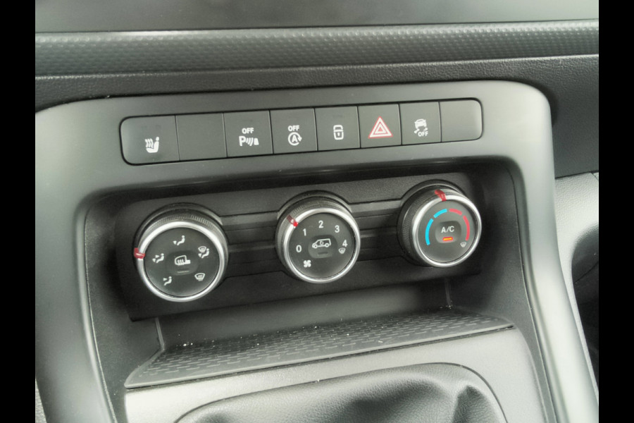 Mercedes-Benz Citan 110 L1 Pro 3 zits, apple/android BENZINE !!!! Rijklaar + 6 maanden Bovag-garantie Henk Jongen Auto's in Helmond,  al 50 jaar service zoals 't hoort!