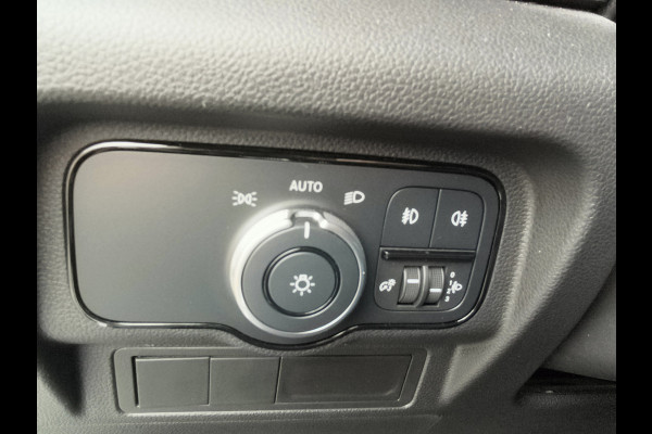 Mercedes-Benz Citan 110 L1 Pro 3 zits, apple/android BENZINE !!!! Rijklaar + 6 maanden Bovag-garantie Henk Jongen Auto's in Helmond,  al 50 jaar service zoals 't hoort!