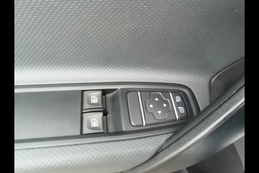 Mercedes-Benz Citan 110 L1 Pro 3 zits, apple/android BENZINE !!!! Rijklaar + 6 maanden Bovag-garantie Henk Jongen Auto's in Helmond,  al 50 jaar service zoals 't hoort!