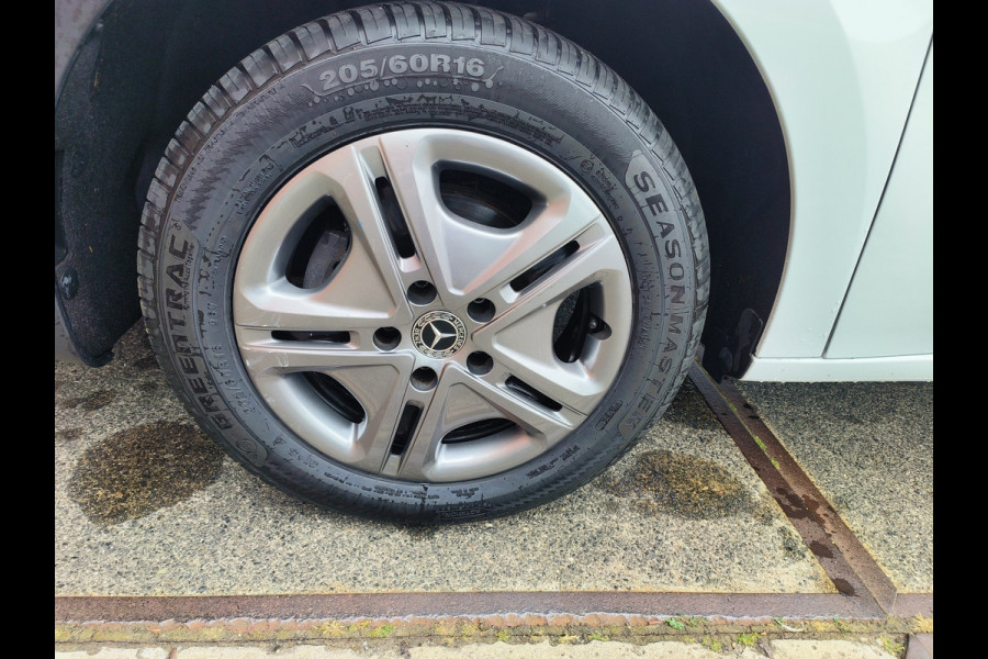 Mercedes-Benz Citan 110 L1 Pro 3 zits, apple/android BENZINE !!!! Rijklaar + 6 maanden Bovag-garantie Henk Jongen Auto's in Helmond,  al 50 jaar service zoals 't hoort!