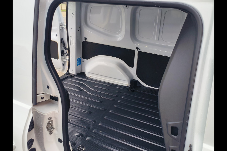 Mercedes-Benz Citan 110 L1 Pro 3 zits, apple/android BENZINE !!!! Rijklaar + 6 maanden Bovag-garantie Henk Jongen Auto's in Helmond,  al 50 jaar service zoals 't hoort!