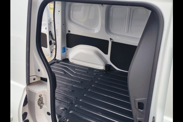 Mercedes-Benz Citan 110 L1 Pro 3 zits, apple/android BENZINE !!!! Rijklaar + 6 maanden Bovag-garantie Henk Jongen Auto's in Helmond,  al 50 jaar service zoals 't hoort!