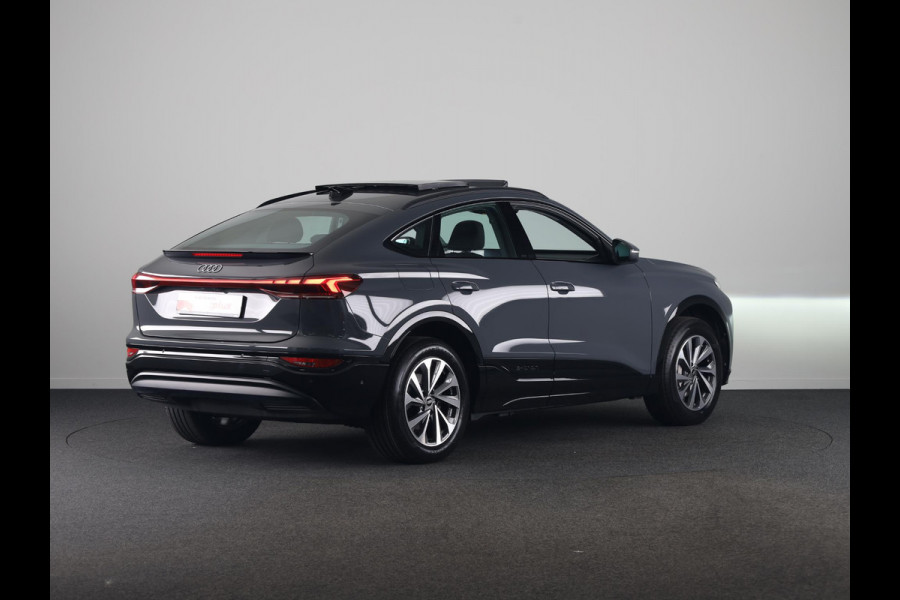 Audi Q6 Sportback e-tron edition 83 kWh 252 pk |  SOH 97,82% | Panoramadak | Trekhaak (wegklapbaar) | Verlengde garantie | Warmtepomp | Navigatie | Parkeersensoren (Park assist) | Rondomzicht camera |