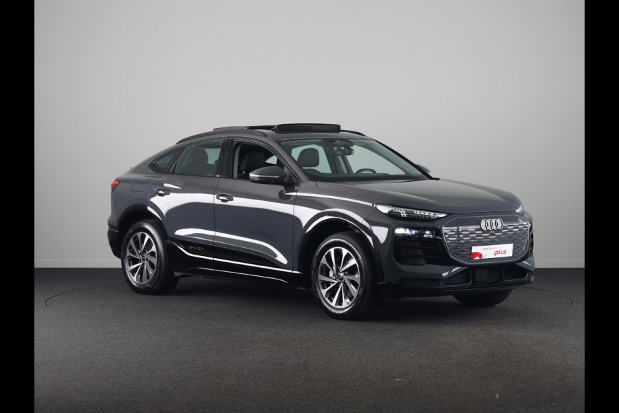 Audi Q6 Sportback e-tron edition 83 kWh 252 pk |  SOH 97,82% | Panoramadak | Trekhaak (wegklapbaar) | Verlengde garantie | Warmtepomp | Navigatie | Parkeersensoren (Park assist) | Rondomzicht camera |