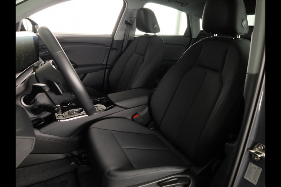 Audi Q6 Sportback e-tron edition 83 kWh 252 pk |  SOH 97,82% | Panoramadak | Trekhaak (wegklapbaar) | Verlengde garantie | Warmtepomp | Navigatie | Parkeersensoren (Park assist) | Rondomzicht camera |