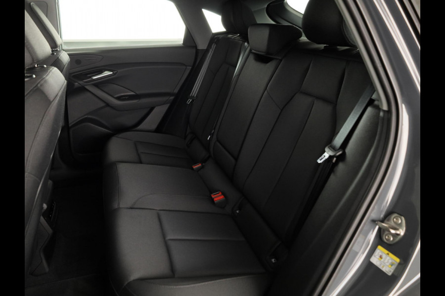 Audi Q6 Sportback e-tron edition 83 kWh 252 pk |  SOH 97,82% | Panoramadak | Trekhaak (wegklapbaar) | Verlengde garantie | Warmtepomp | Navigatie | Parkeersensoren (Park assist) | Rondomzicht camera |