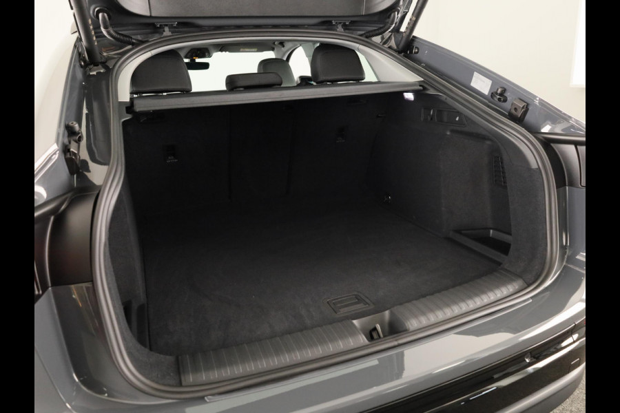 Audi Q6 Sportback e-tron edition 83 kWh 252 pk |  SOH 97,82% | Panoramadak | Trekhaak (wegklapbaar) | Verlengde garantie | Warmtepomp | Navigatie | Parkeersensoren (Park assist) | Rondomzicht camera |