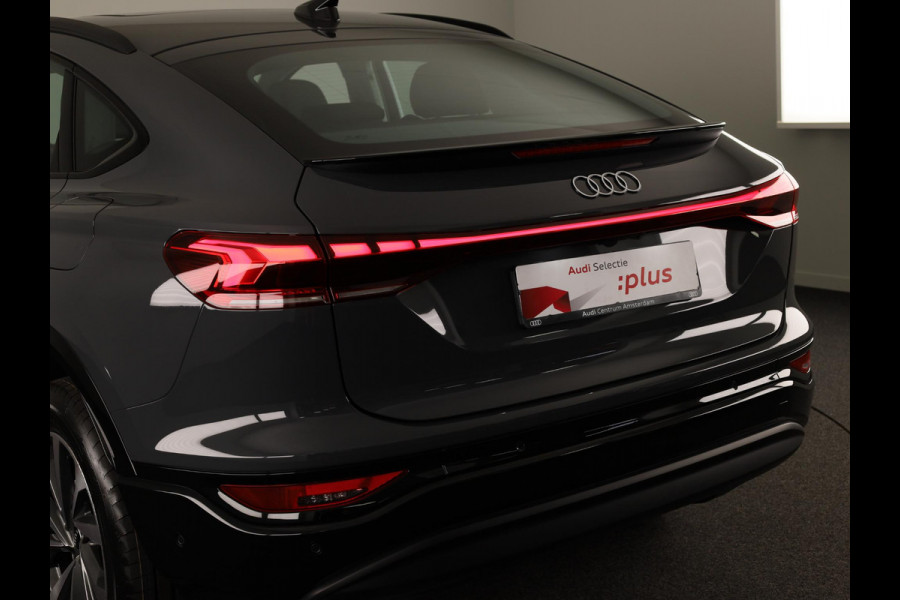 Audi Q6 Sportback e-tron edition 83 kWh 252 pk |  SOH 97,82% | Panoramadak | Trekhaak (wegklapbaar) | Verlengde garantie | Warmtepomp | Navigatie | Parkeersensoren (Park assist) | Rondomzicht camera |
