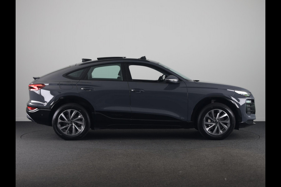 Audi Q6 Sportback e-tron edition 83 kWh 252 pk |  SOH 97,82% | Panoramadak | Trekhaak (wegklapbaar) | Verlengde garantie | Warmtepomp | Navigatie | Parkeersensoren (Park assist) | Rondomzicht camera |