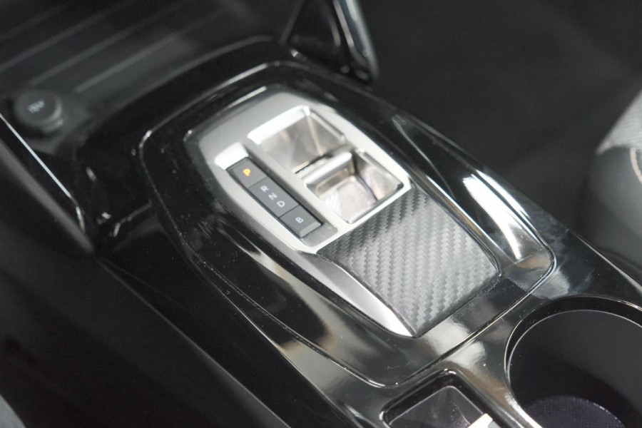 Peugeot e-2008 EV Allure Avantage 54 kWh | 11 KW Lader | Apple Carplay | Parkeersensoren