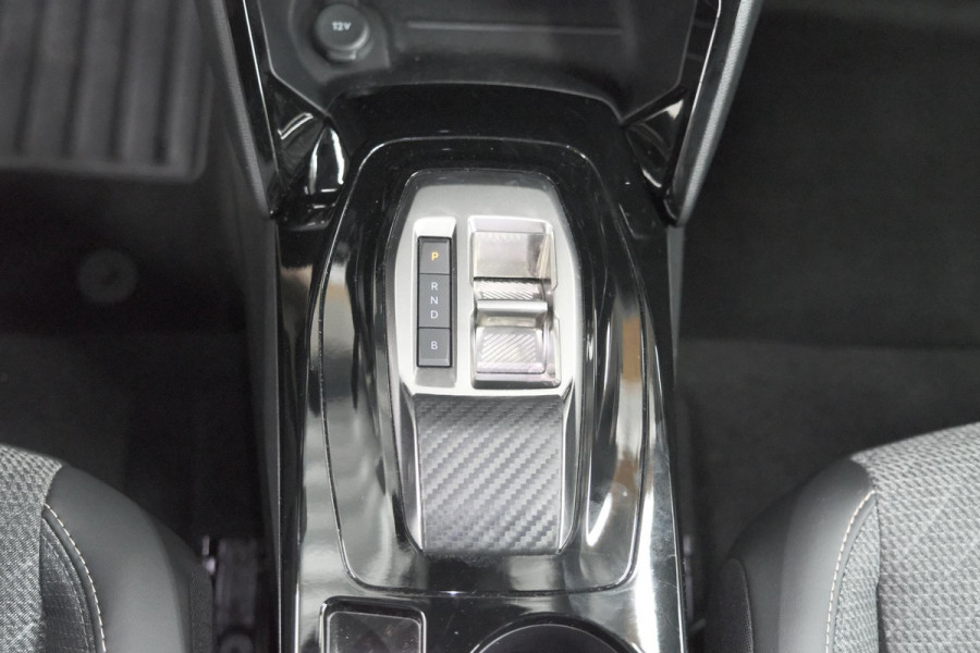 Peugeot e-2008 EV Allure Avantage 54 kWh | 11 KW Lader | Apple Carplay | Parkeersensoren