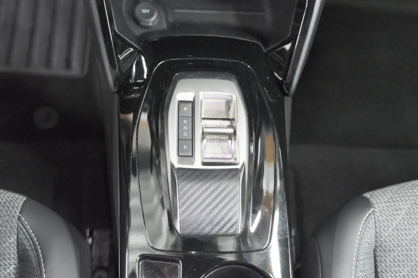 Peugeot e-2008 EV Allure Avantage 54 kWh | 11 KW Lader | Apple Carplay | Parkeersensoren