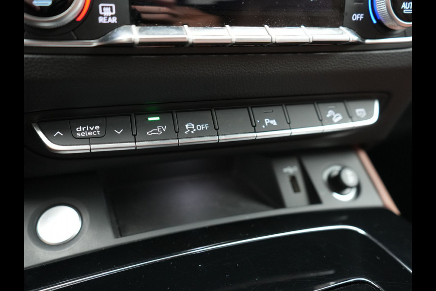 Audi Q5 50 TFSI e Advanced edition PHEV 300pk Dealer O.H | Trekhaak Af Fabriek | Head Up | Apple Carplay | Lederen Sportstoelen Verwarmd | Cruise Control | Virtual | Navigatie | DAB | 19"L.M | Plug In Hybrid |