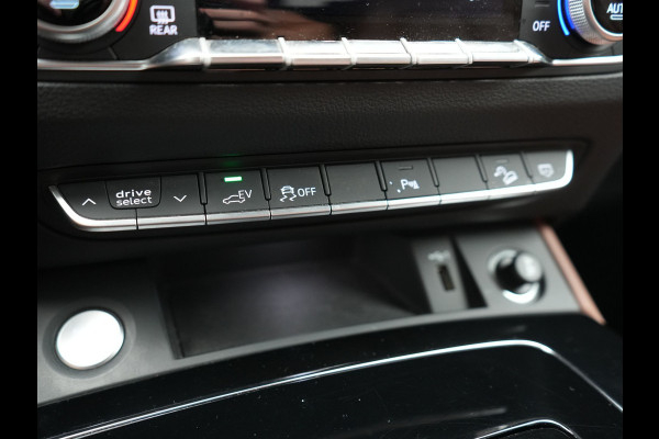 Audi Q5 50 TFSI e Advanced edition PHEV 300pk Dealer O.H | Trekhaak Af Fabriek | Head Up | Apple Carplay | Lederen Sportstoelen Verwarmd | Cruise Control | Virtual | Navigatie | DAB | 19"L.M | Plug In Hybrid |