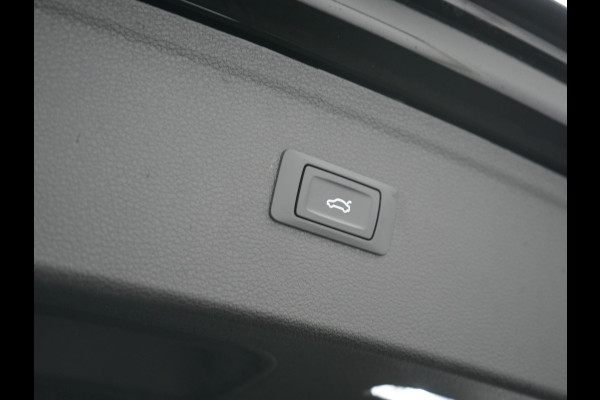 Audi Q5 50 TFSI e Advanced edition PHEV 300pk Dealer O.H | Trekhaak Af Fabriek | Head Up | Apple Carplay | Lederen Sportstoelen Verwarmd | Cruise Control | Virtual | Navigatie | DAB | 19"L.M | Plug In Hybrid |