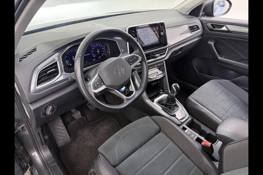 Volkswagen T-Roc 1.0 TSI Style Xenon Alcantara Virtual cockpit Navi Camera Trekhaak Bj:2022