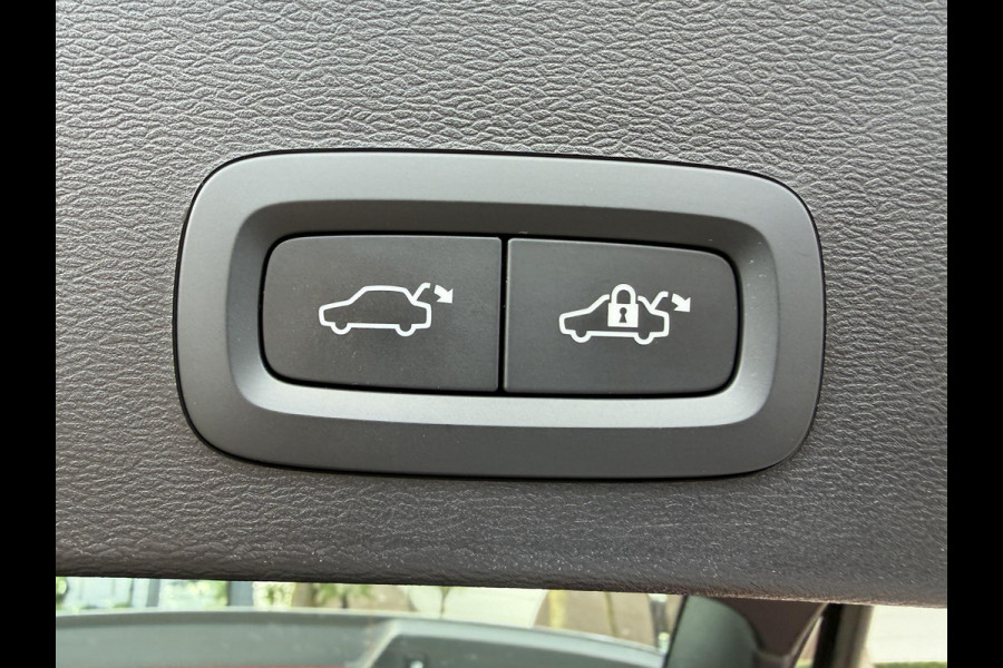 Volvo XC40 Single Motor Plus 69 kWh SOH 95% |STOEL + STUURVERWARMING| ADAPTIEVE CRUISE| DODE HOEK SENSOR| ELEKTRISCHE ACHTERKLEP