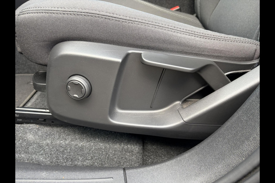 Volvo XC40 Single Motor Plus 69 kWh SOH 95% |STOEL + STUURVERWARMING| ADAPTIEVE CRUISE| DODE HOEK SENSOR| ELEKTRISCHE ACHTERKLEP