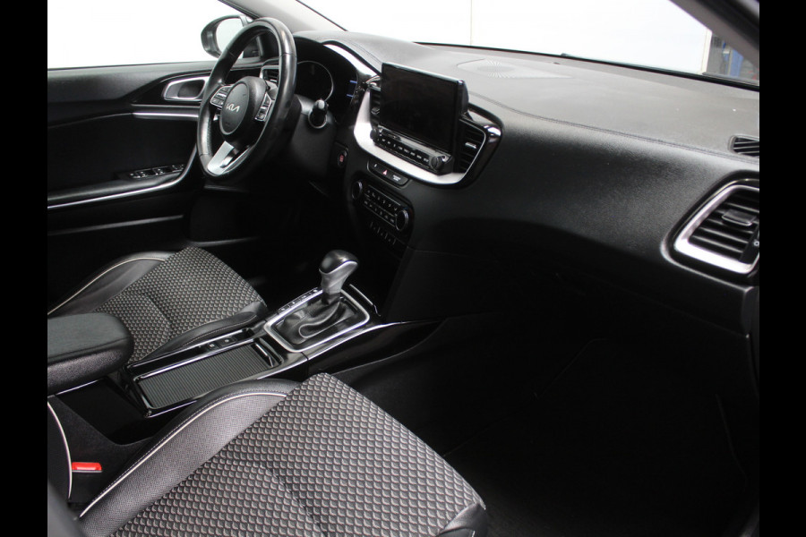Kia Ceed 1.5 T-GDi MHEV DynamicPlusLine CAMERA | CARPLAY | LMV16 | AUTOMAAT | AFNBTRHAAK | LED | DAB | ADAPCRUISE | CLIMATE | NAVI | STOE