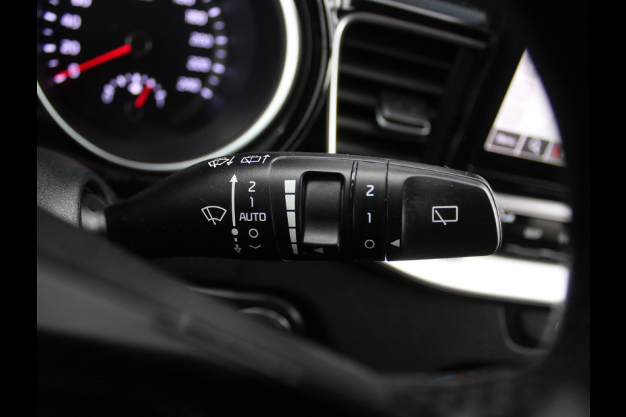 Kia Ceed 1.5 T-GDi MHEV DynamicPlusLine CAMERA | CARPLAY | LMV16 | AUTOMAAT | AFNBTRHAAK | LED | DAB | ADAPCRUISE | CLIMATE | NAVI | STOE
