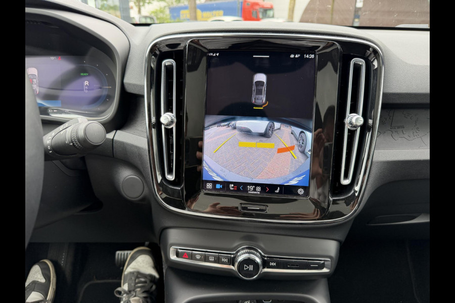 Volvo EC40 Recharge Core 70 kWh SOH 95% | STOEL & STUUR VERWARMING | ACHTERUITRIJCAMERA | 12 MND BOVAG GARANTIE| PANO| VOLVO DEALER ONDERHOUDEN|