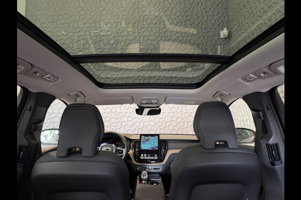 Volvo XC60 2.0 T8 455PK AWD ULTRA DARK NIEUWE AUTO ELEK.TREKHAAK HARMAN KARDON HEADUP 360.CAM STOEL/STUUR VERW LEER SCHUIFDAK