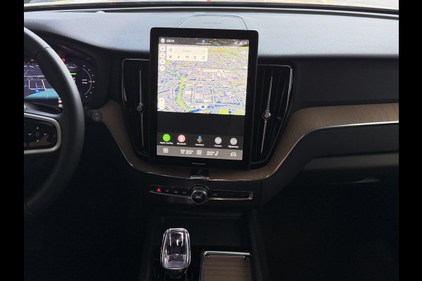 Volvo XC60 2.0 T8 455PK AWD ULTRA DARK NIEUWE AUTO ELEK.TREKHAAK HARMAN KARDON HEADUP 360.CAM STOEL/STUUR VERW LEER SCHUIFDAK