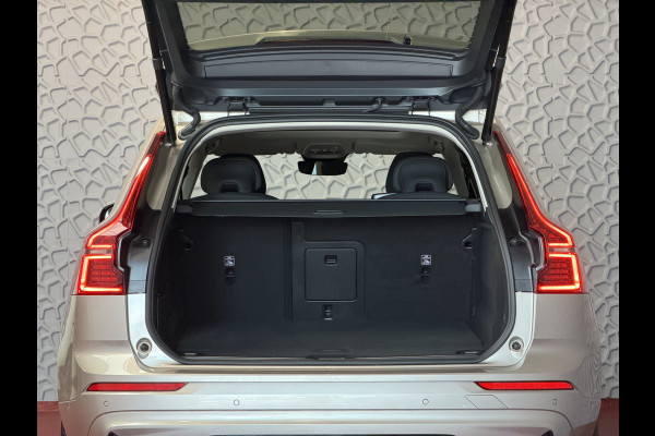 Volvo XC60 2.0 T8 455PK AWD ULTRA DARK NIEUWE AUTO ELEK.TREKHAAK HARMAN KARDON HEADUP 360.CAM STOEL/STUUR VERW LEER SCHUIFDAK