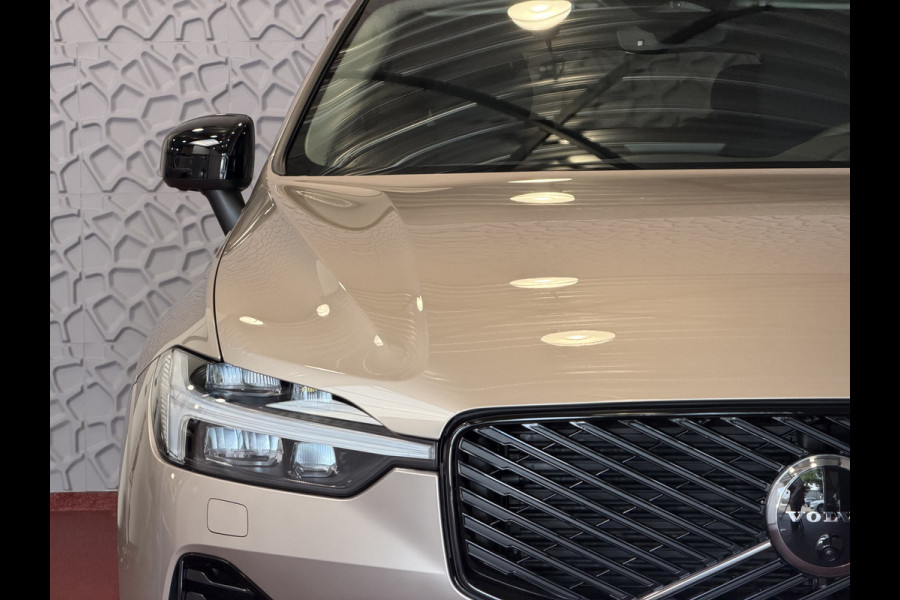 Volvo XC60 2.0 T8 455PK AWD ULTRA DARK NIEUWE AUTO ELEK.TREKHAAK HARMAN KARDON HEADUP 360.CAM STOEL/STUUR VERW LEER SCHUIFDAK