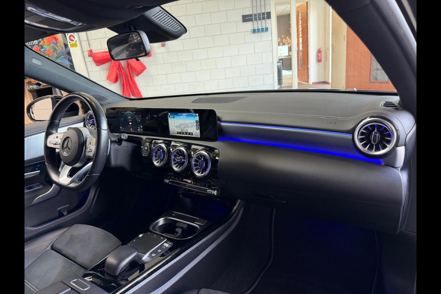 Mercedes-Benz A-Klasse 250 e AMG Night Edition Automaat, Navi, Carplay, Sfeer Verlichting, Trekhaak