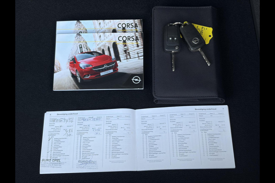 Opel Corsa 1.4 Black Edition Navi,Carplay,Airco,Cruise,Pdc,Weinig km,90pk,5 Deurs,Lm velgen,N.A.P,Zeer Zuinig,Apk tot 08-2027