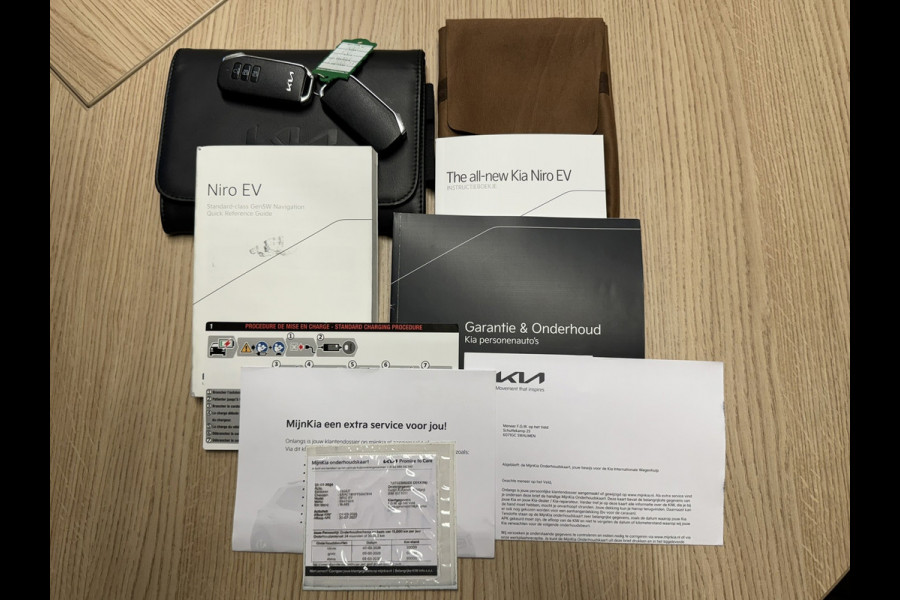 Kia Niro EV Executive Line 64.8 kWh SOH 98% All season V2L Harman Kardon Schuifdak Leder
