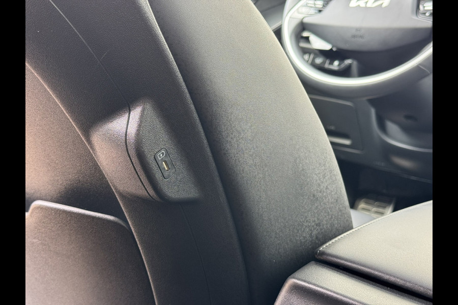 Kia Niro EV Executive Line 64.8 kWh SOH 98% All season V2L Harman Kardon Schuifdak Leder