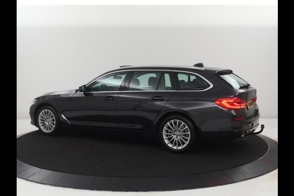 BMW 5 Serie Touring 520i High Executive | Panoramadak | Trekhaak | Head-Up | Stoelventilatie | Stoel & Stuurverwarming | Adaptive cruise | Navigatie | DAB+ | Carplay | Sfeerverlichting | Park assist | Climate control